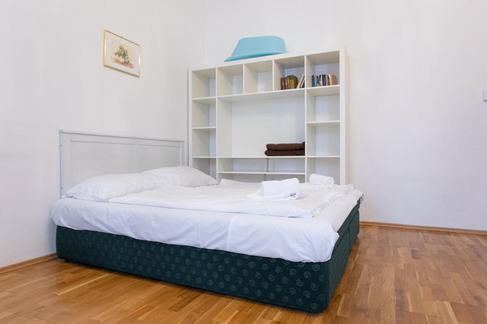 Central Garden Apartments Vienna Room photo