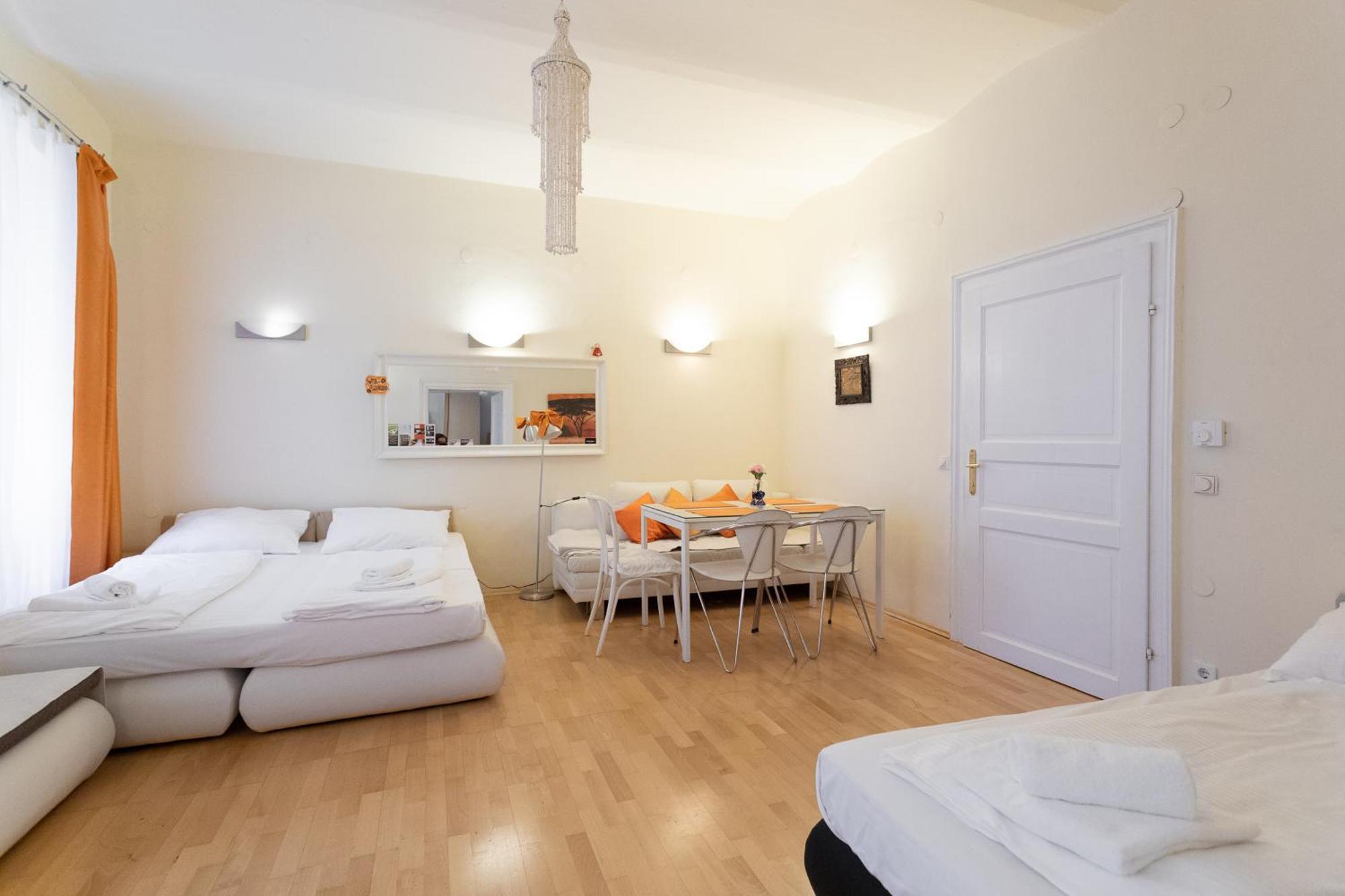 Central Garden Apartments Vienna Room photo
